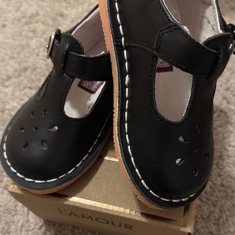 L'Amour Joy Classic Leather T-strap Mary Jane